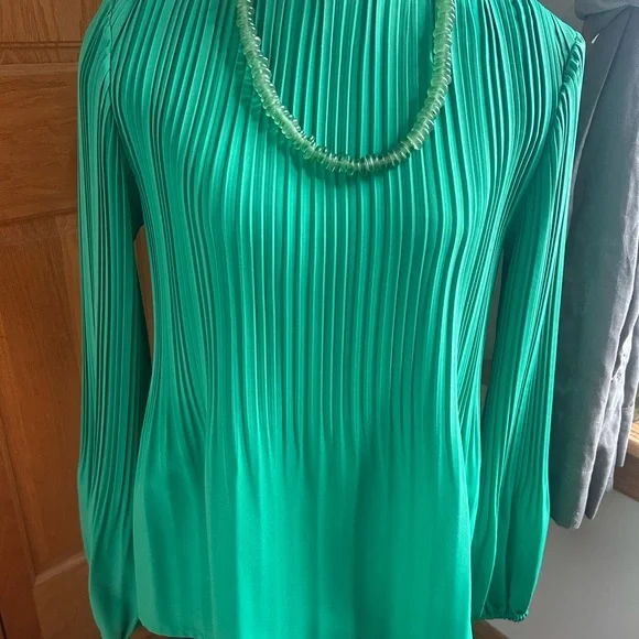 Maje GORGEOUS Green Pleated Blouse - Picture 4 of 5